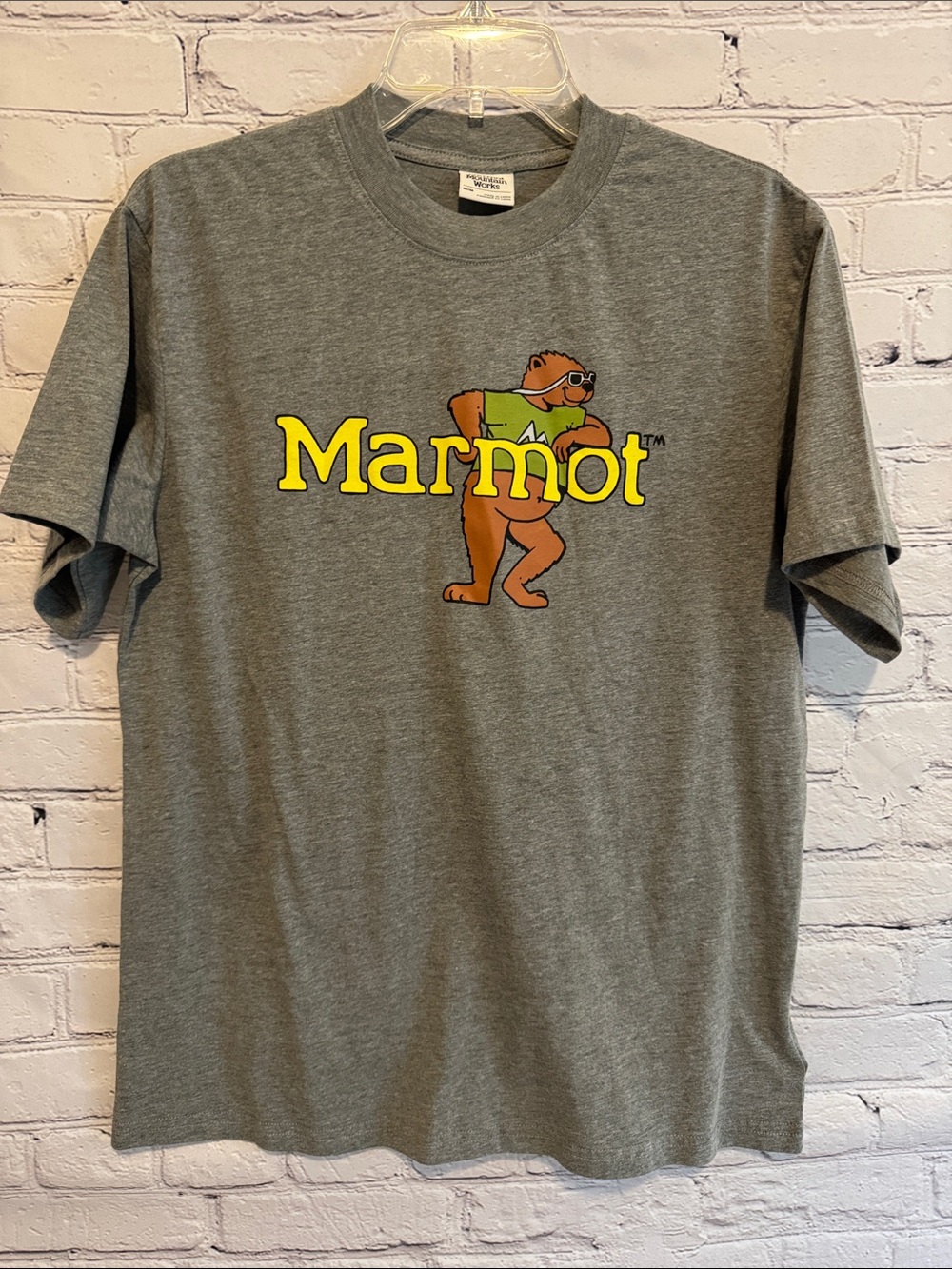 Marmot Medium Men’s Heather Gray Tee with Yellow Logo and Orange Mascot